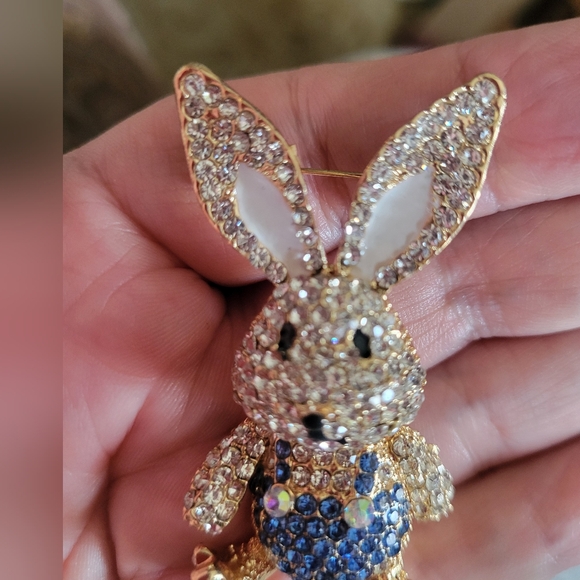 Articulated Blingy Bunny Brooch! - Picture 3 of 8